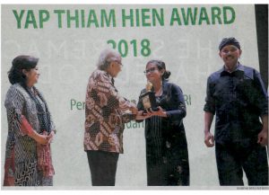 Yap Thiam Hien Award 2018 Untuk Eva Bande dan Sedulur Sikep